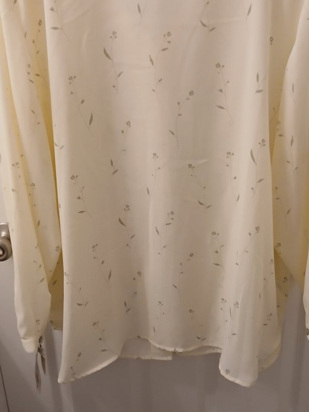 Spring/Summer Blouse - Picture 4 of 7